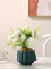 Flores decorativas grinaldas do norte da Europa Luz de luxo vaso de cerâmica Ornamentos da sala de estar Table Tea Tea Artificial Flower Home Decoration Fak
