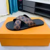 Designer de cartas Double Slides masculinos Mulheres chinelas de verão Sandals Slide Slide Plataforma plana Ladies Sandali Banheiro Sapatos para casa Flip Flip