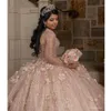 Rose Złotne sukienki Quinceanera Blada różowa koronkowa gorset długi rękaw 3D Flower Kościa Iluzja Prom Formalne suknie Słodkie 16 vestidos