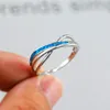 Bröllopsringar söta kvinnliga blå vit opal ring klassisk silverfärg tunna örhängen charm ihålig korsengagemang för kvinnor