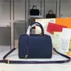 2022 Kussen Schoudertas Vrouwen Handtas Portemonnee Crossbody Tassen Reizen Bagage Tote Reliëf Bloem Lederen Gouden Lock Hardware 02