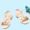 Ulknn 2021 Summer Bow Footwears för Girls Spring High Heel Princess Kids Sandal Barnens Sandaler Bekväma Skor G220418