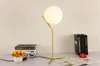 Bordslampor modern guldklot lampa sängen svart skrivbord med vit glas skugga nattbord för sovrumsläsningsbord