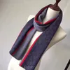 Klassiek ontwerp sjaals kasjmier jacquard sjaal voor mannen en vrouwen winter lange sjaals volledige letter bedrukte aanraking warme omslagdoeken sjaals met tags