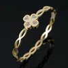 Braccialetto alla moda Hollow CZ cristallo braccialetti in acciaio inossidabile per le donne signore moda fortunato quadrifoglio braccialetto gioielli regaliBangle Kent22