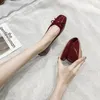 Pantofel Kulit Paten Retro Merah Anggur Mode Wanita Sepatu Balet Telanjang Hitam Retro Pesta Flat Ujung Persegi Selip Ikatan Simpul 220614