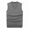 Män ärmlös tröja Vest Male Autumn Spring Cotton Sticked Solid Vest Sweater Man Business V Neck Top Slim Fit 3XL 220817