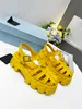 Designer Dikke bodem Sportsandalen Metalen riemgesp vrouw Trainers vrijetijdsmode Leer strand Casual schoen Letter Plateau damesschoenen maat 35-40 Met doos