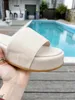 Designer kvinnor skor sandaler mode vintage mässing hantverk snörning präglade ensamma bekväma gummisandaler sandaler