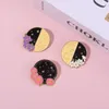 Flower Sun Moon Fase Email Pin Pin Metal Badge Daisy Rose Astrology Broche Rappack Accessoires Sieraden Punk Custom Friends