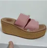 A1 2022 Sandalias planas de moda, zapatillas deslizantes de verano con cabeza cuadrada, zapatillas tejidas de paja con esponja y pastel, zapatillas Muller con tacón y cinturón cruzado para mujer