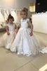 Adorabile pizzo tulle fiore ragazza abiti principessa una linea gioiello collo appliques lungo bambino bambini festa occasione abiti formali con bottone coperto sul retro BC6033