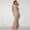 Abiti casual Vestito da cerimonia nuziale con paillettes in oro rosa modesto Lunghezza pavimento Treno Manica lunga O Collo Elastico Celebrità Abito da ballo Inverno 20