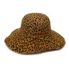 Stor brim leopardtryck filt kupol hatt wome fedora hattar fascinatorer hatt för kvinnor elegant diskett solskydd chapeau28101218612938