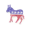 10 Pcs / Lot Design De Mode Drapeau Américain Broche Cristal Strass Cheval Forme 4 Juillet USA Pins Patriotiques Pour Cadeau / Décoration