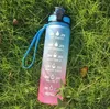 1000ml Gradyan Sızdır Gözden Geçirmez Hızlı Akış Modaya uygun su şişesi, daha fazla 32 oz içmenizi hatırlatmak için zaman işareti ve çıkarılabilir süzgeç ile