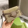 2022 unisex çapraz gövde kamera çantası kare debriyaj cüzdanı ünlü eyer büyük harf desen tasarımı omuz çantası sırt çantası