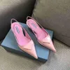 Дизайнерские высокие каблуки Треугольные сандалии заостренные ноги для туфли для туфли насосы для туфли обувь кошачья каблука Женщины деловые дела на открытых тапочках летние резины285K