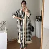 Ensemble de robes tricotées pour femmes d'hiver et conception de boutons de manteau à la mode costume tendance robe deux pièces