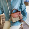 Sacos de compras de vime casual tecido de rattan mulheres bolsa bolsa de palha bolsa de desenhador de desenhador de estojo Crossbody para PU Splicing Bolsas Novo 220412