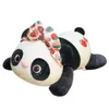 PC CM Piękna leżąca panda z łuk pluszową zabawkę Śliczną nadziewaną miękką poduszkę zwierząt Kawaii Prezent urodzinowy dla dzieci J220704