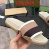 Klassisk sommartecknad tofflor Fashion Lazy Black White Letter Kvinnor Beach Flops Sexig plattform Lady 100% Soft Cow Leather Sandals