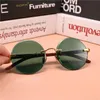 gafas de sol de color verde oscuro