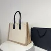 Tasarımcı Çanta Tuval Büyük Kapasiteli Tote Çanta Bayan Dealing Alışveriş Çantası Seyahat Temel Moda Deri Saplama Çanta Silks Ekran Logosu Yaz Taşınabilir