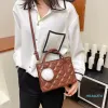 2022 Новая тенденция сплошной цветной сумка Женская большая емкость Одиночная плечевая сумка мода, мода PALLBABLE Lingge Portable Princess