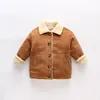 Enfant en bas âge bébé garçon fille revers col vestes bouton conception velours côtelé manteau veste vêtements d'extérieur avec poche enfants chaud haut vêtements 1037 E3