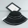 Cappelli a tesa larga per cappello a secchiello Designer Lady Women Cappelli a tesa larga in cotone con design a cialda con cappelli a cilindro formali di lusso