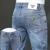 Luxury Light europeiska modemärke jeans för unga män koreanska casual smal fit elastisk bomull enkel vår och sommar