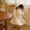 2022 Versão da primavera coreana da nova infantil Wear Girl's Cotton Bordered Collar Dress Dress Skirt da Garota Coreana G220428