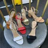 Sandália de salto médio de couro 2022 verão novo design de moda Mulheres respiráveis ​​Sapatos de moda selvagem Sole tamanho 34-42