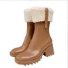 designerski but dla kobiet PVC buty na obcasie moda futrzana wysoka wodoodporna Wodoodporna Wodoodporna gumowa podeszwy buty platformowe buty do deszczu na zewnątrz rozmiar 35-40