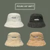 Boinas outono de inverno Lambswool Faux Fur Bucket Hat Bob Mulheres coreanas Capinho macio senhoras de veludo grosso Panamá menina ao ar livre Fisherman Hatberet