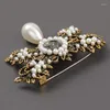 Pins Broschen XIANG Gold Silber Metall Strass Bowknot Mode Kristall Bogen Simulation Perlen Hemd Brosche Für Frauen GirlPins