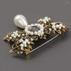 دبابيس دبابيس Xiang Gold Silver Metal Rhinestone Bowknot Fashion Crystal Bow Simulation Pearls Brooch for Women Girlpins