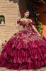 Burgundy Ball Roow Quinceanera Ceketli Aplike Tweetheart Boncuklu Boncuklu PROM CİHAZLARI TERED Süpürme Tren Fırlatılmış Tatlı 15 Masquerade Elbise