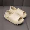 Infant Designer sandalen peuter grote Baby Kids Volwassen Slip-On Sandalen Jongens Meisjes Schoen Strand Zomer solide kinderen Slides Bone Resinchants