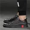 New Style Fashion High Top Men Shoes Spikes Sneakers Shoes Luxury Designer Rivets Flat Walking Dress Party Wedding Shoe Da40