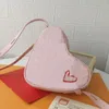 Sac en forme de coeur femmes sac à main épaule sacs à bandoulière pochette en cuir gaufré classique lettre sangle réglable fermeture éclair 001