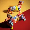 Creative pintado colorido colorido decoração de cães casa moderna armário de vinhos decoração decoração de desktop resina artesanato em miniaturas estátua 220622