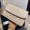 Klasyczna kwadratowa torba kwadratowa skórzana kontrola pikowania złotego metalowego łańcucha sprzętu na ramię Crossbody Designer luksus 20x13 cm