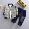 Enfants tenue veste costumes ensemble infantile vêtements décontractés ensembles manteau + hauts + pantalon 3 pièces vêtements de mode bébé pour garçon 220326