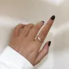 Bröllopsringar minimalistiska guld silver färg mix cors för kvinnor egirl enkel öppen manschett engagemang party ring smycken