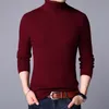 Män märke hög hals stickad pullover botten skjorta ankomster manliga mode casual smal fast färg stretch ull tröja 220815
