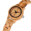 Montres-bracelets Bracelet en bois mince montre à quartz montre-bracelet pour femme points noirs analogique minimaliste cadran plein bois femme Bracelet montres cadeau