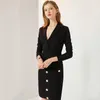 Light Luxury European Fit Spring Höst Notch Collar Stickad Hip Dress Noble och Elegant Slim Short High Street Ladies Casual Dresses