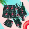 Flamingo Family Matching Baddräkter Outfits Mother Daughter SwimeWear Mommy and Me Bikini klänningar kläder pappa son simning shorts 220531